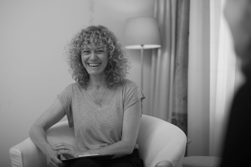 Vicky lachend in einem Orientierungsgespräch.